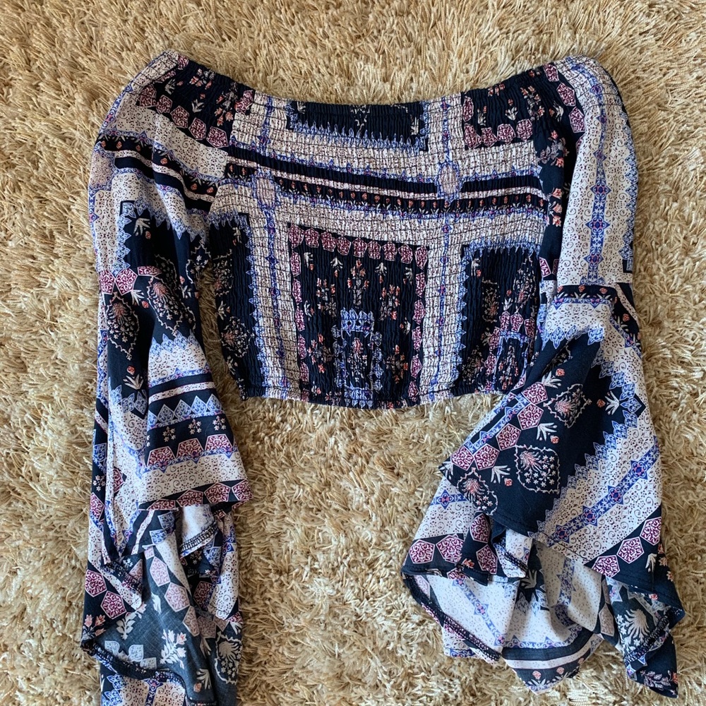 OFF THE SHOULDER CROP TOP